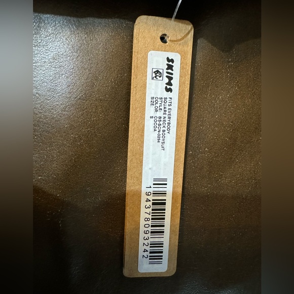 SKIMS FITS EVERYBODY CAMI BODYSUIT - Picture 9 of 10